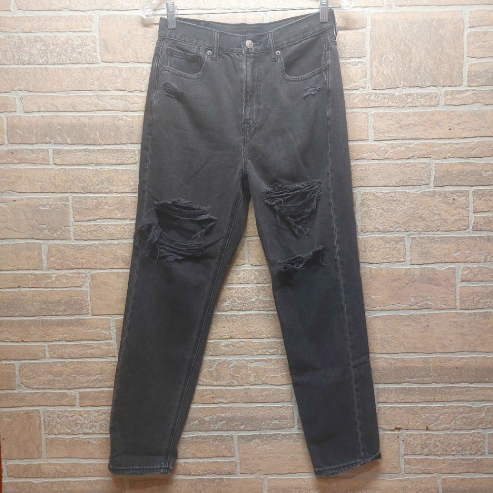 American Eagle size 4 black distressed straight leg jeans